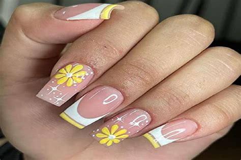 uas francesas con flores negras|Diseño fácil de uñas francesas negras con flores